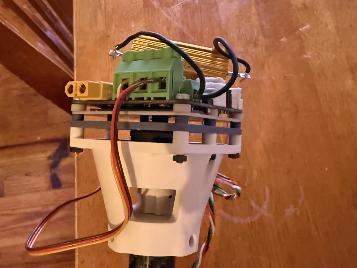 The MK 0 grip-end module: a 3D printed housing carrying the prototype board, screw terminals and power resistors at the top of the shaft
